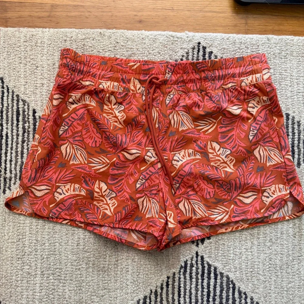 NWT Eddie Bauer Women's L Swim Board Shorts UPF‎ 50+ Tropical Leaf Print Rust